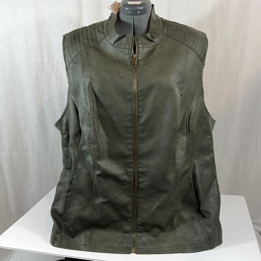 NEW w Tags Avenue Faux Leather Dk Green Zipper Vest Women’s plus Sz 26/28